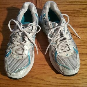 Oasics gel tennis shoes.